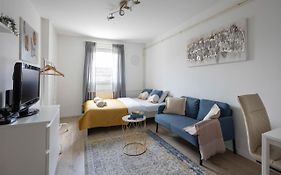 Bright And Modern Studio Near City Center