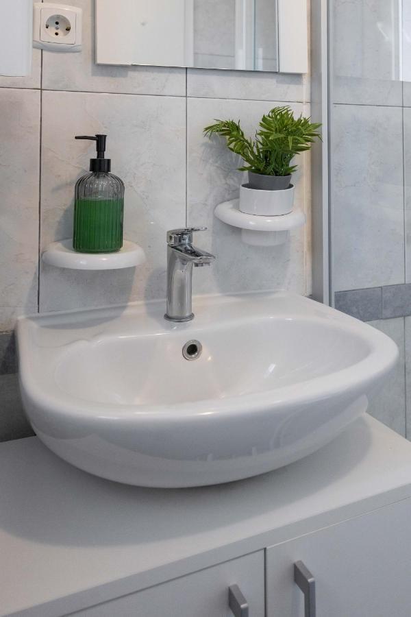 Appartement Bright And Modern Studio Near City Center à Zagreb Extérieur photo